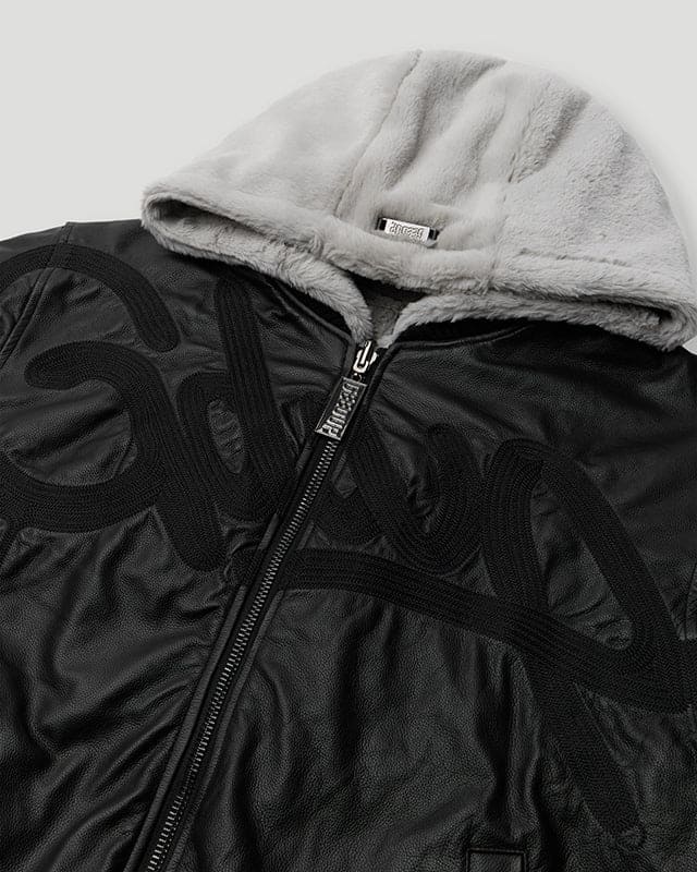 Close-up of the Geedup branding on the DEL 05 Handstyle Team Logo Reversible Leather Faux Fur Jacket in side one.